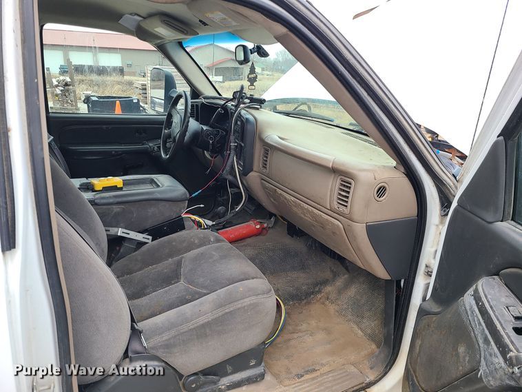 image for item JG9472 2005 Chevrolet Silverado 3500  dump bed pickup truck