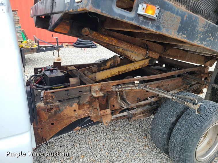 image for item JG9472 2005 Chevrolet Silverado 3500  dump bed pickup truck