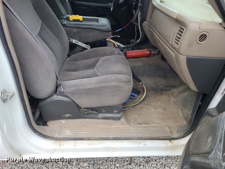 image for item JG9472 2005 Chevrolet Silverado 3500  dump bed pickup truck