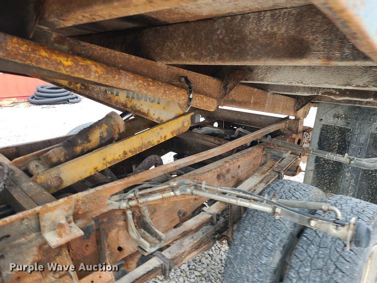 image for item JG9472 2005 Chevrolet Silverado 3500  dump bed pickup truck