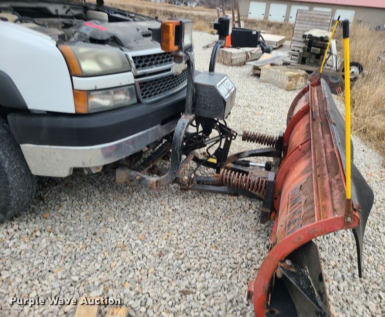 image for item JG9472 2005 Chevrolet Silverado 3500  dump bed pickup truck