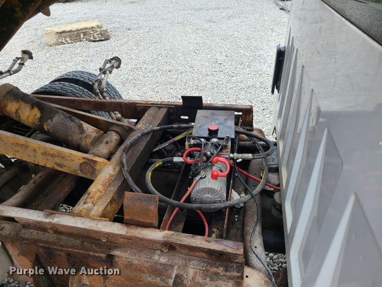 image for item JG9472 2005 Chevrolet Silverado 3500  dump bed pickup truck