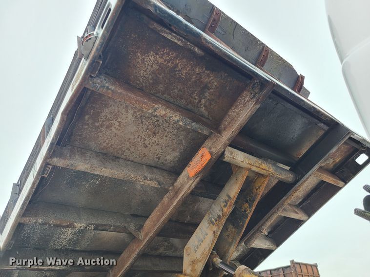 image for item JG9472 2005 Chevrolet Silverado 3500  dump bed pickup truck