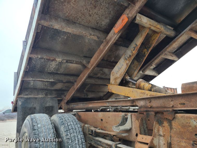 image for item JG9472 2005 Chevrolet Silverado 3500  dump bed pickup truck