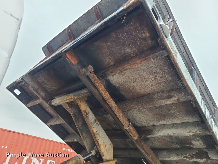 image for item JG9472 2005 Chevrolet Silverado 3500  dump bed pickup truck