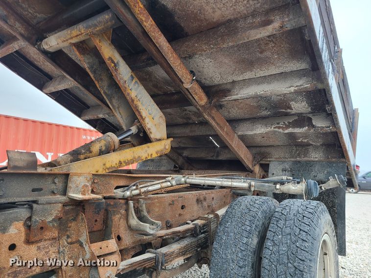 image for item JG9472 2005 Chevrolet Silverado 3500  dump bed pickup truck