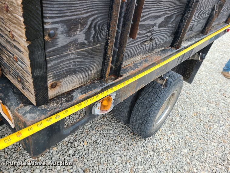 image for item JG9472 2005 Chevrolet Silverado 3500  dump bed pickup truck