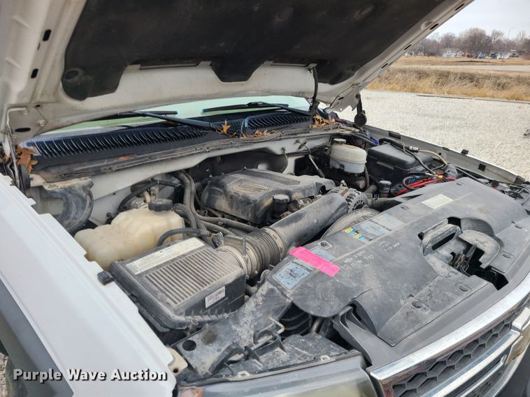 image for item JG9472 2005 Chevrolet Silverado 3500  dump bed pickup truck