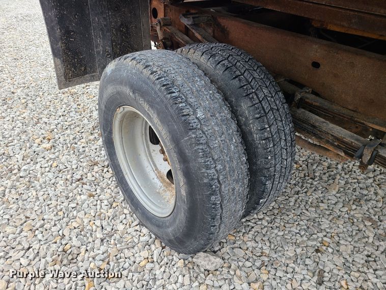 image for item JG9472 2005 Chevrolet Silverado 3500  dump bed pickup truck