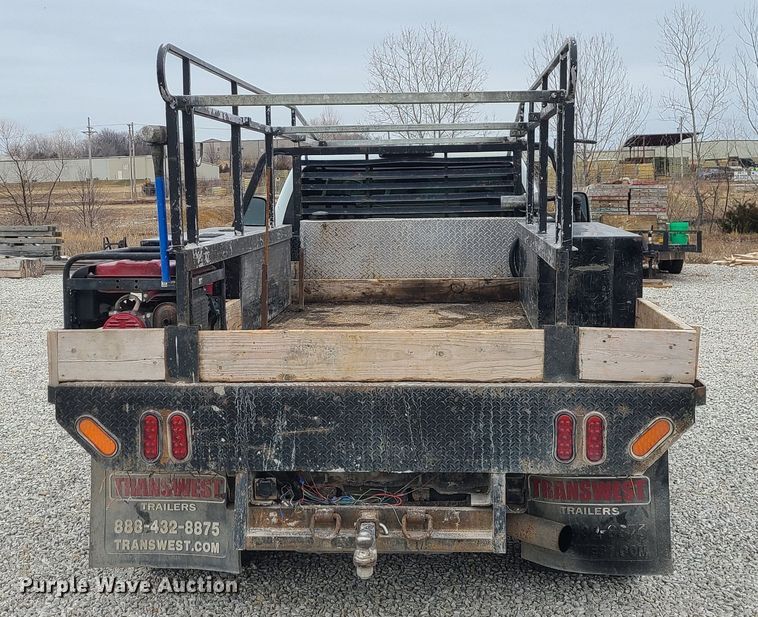 image for item JG9473 2003 Chevrolet Silverado 3500  flatbed pickup truck