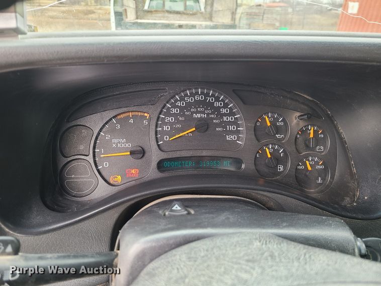 image for item JG9473 2003 Chevrolet Silverado 3500  flatbed pickup truck