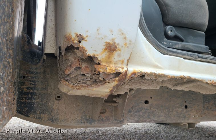 image for item JG9473 2003 Chevrolet Silverado 3500  flatbed pickup truck