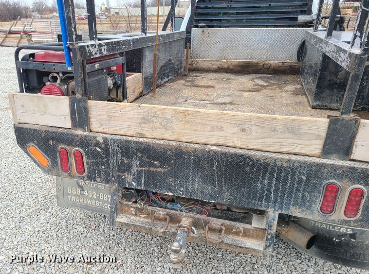 image for item JG9473 2003 Chevrolet Silverado 3500  flatbed pickup truck