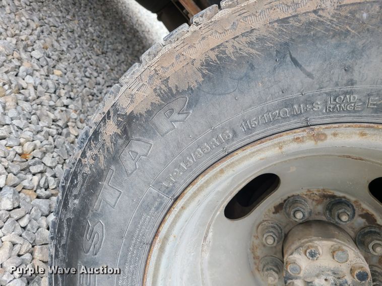 image for item JG9473 2003 Chevrolet Silverado 3500  flatbed pickup truck