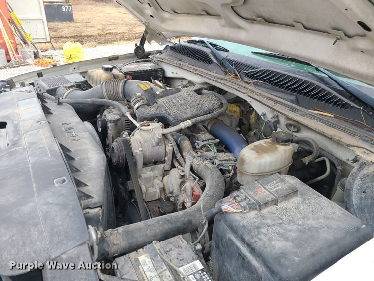 image for item JG9473 2003 Chevrolet Silverado 3500  flatbed pickup truck