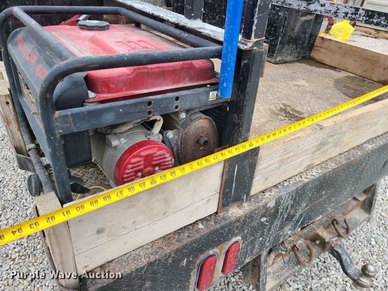 image for item JG9473 2003 Chevrolet Silverado 3500  flatbed pickup truck