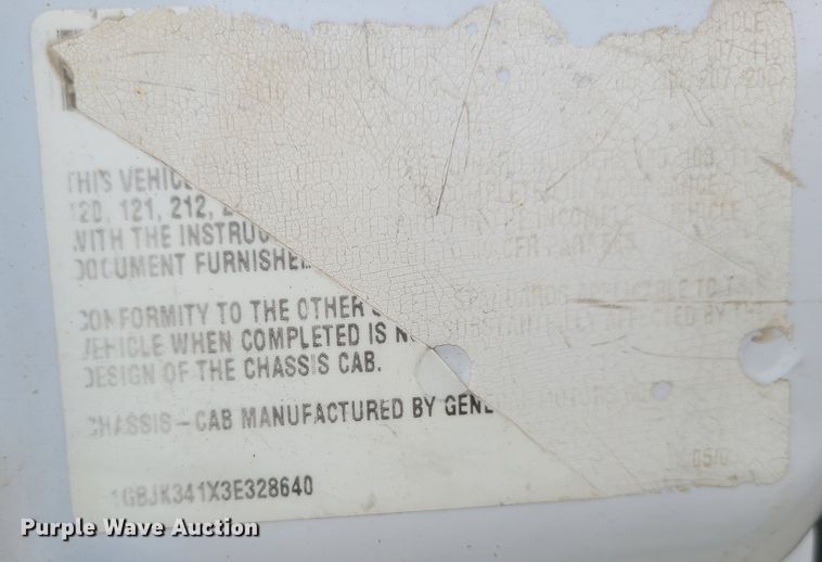 image for item JG9473 2003 Chevrolet Silverado 3500  flatbed pickup truck