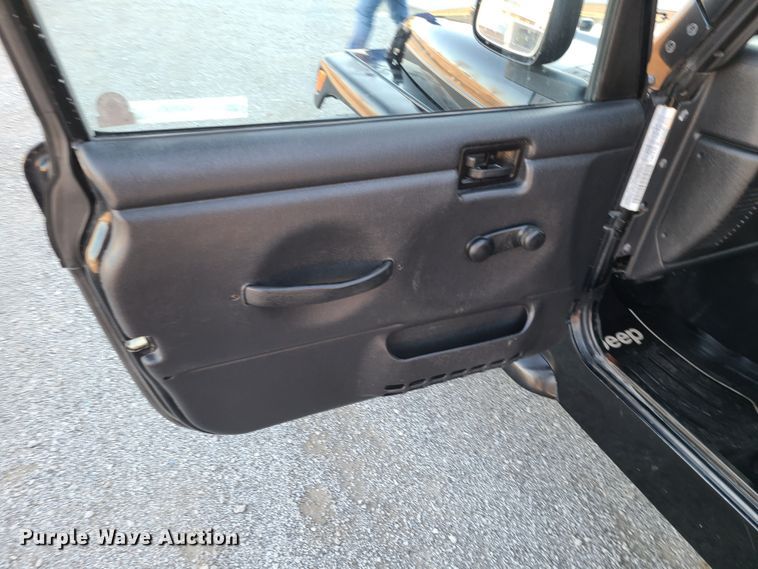 image for item JG9498 2003 Jeep Wrangler  SUV