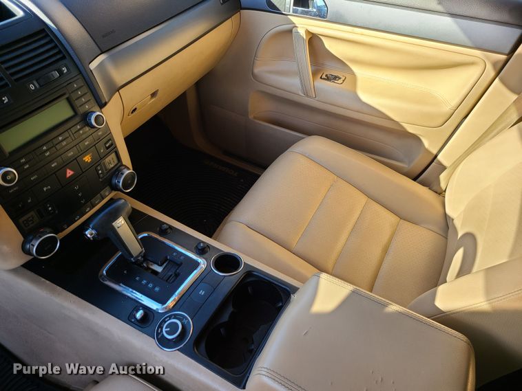 image for item JG9504 2008 Volkswagen Touareg  SUV