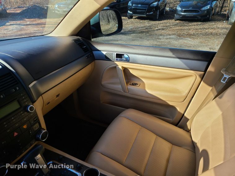 image for item JG9504 2008 Volkswagen Touareg  SUV