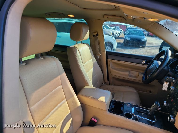 image for item JG9504 2008 Volkswagen Touareg  SUV