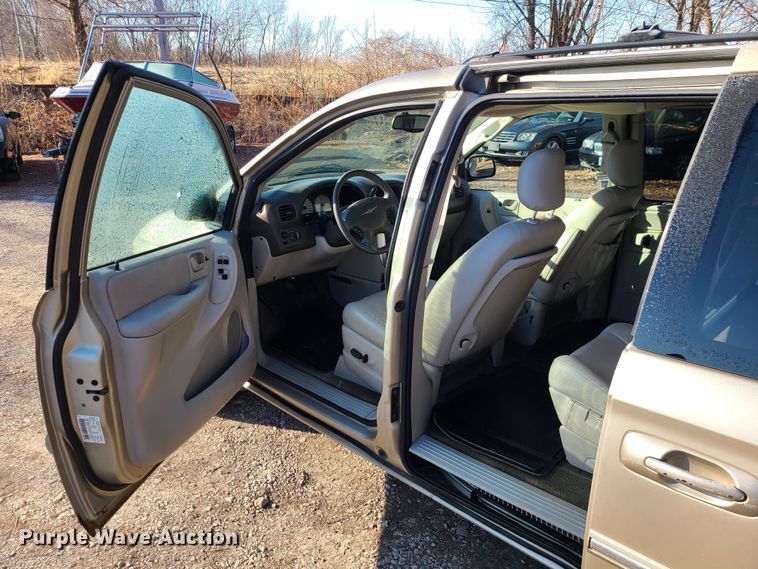 image for item JG9506 2006 Chrysler Town & Country Touring  van