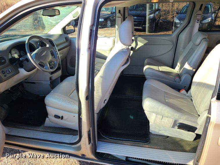 image for item JG9506 2006 Chrysler Town & Country Touring  van