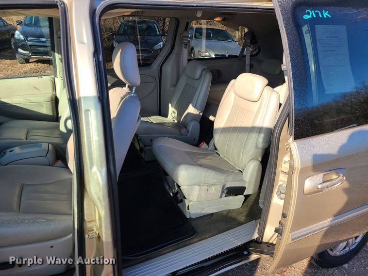image for item JG9506 2006 Chrysler Town & Country Touring  van