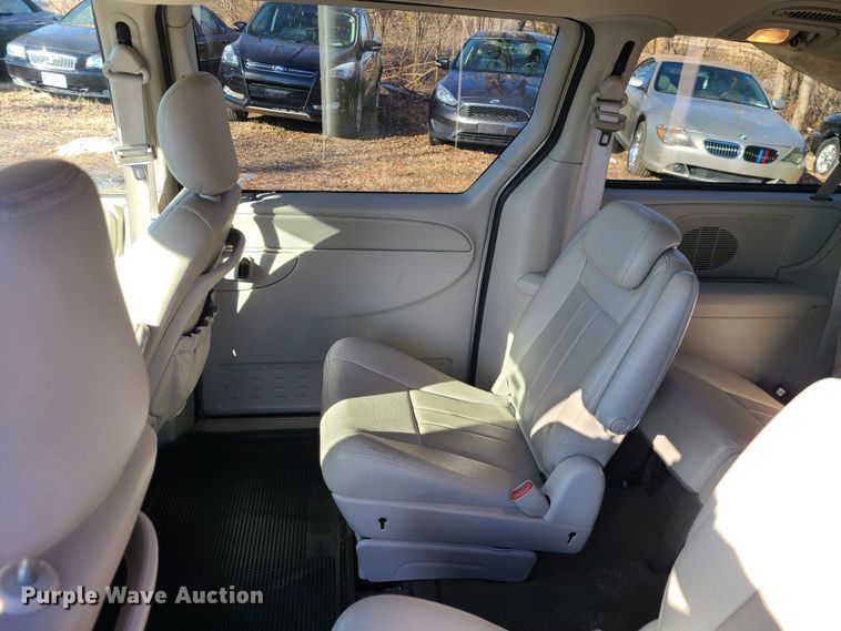 image for item JG9506 2006 Chrysler Town & Country Touring  van