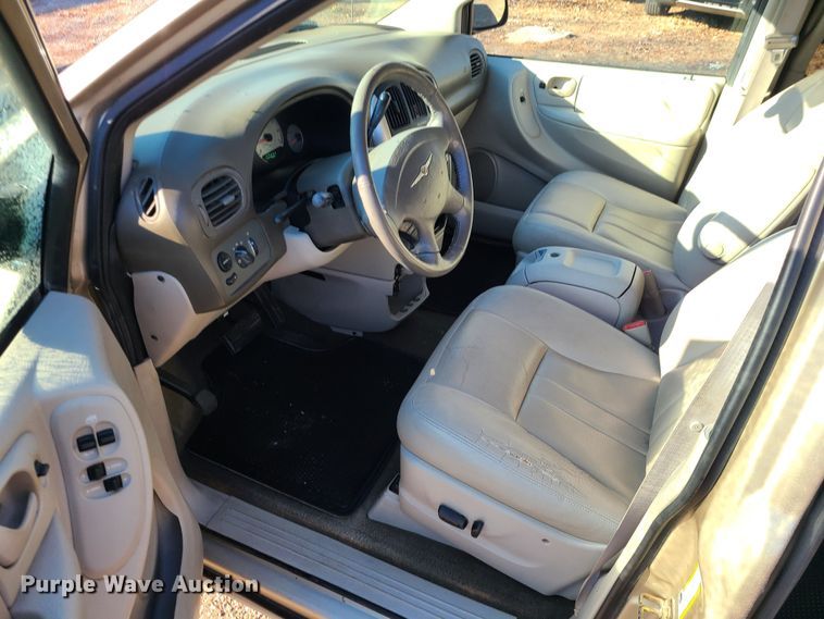 image for item JG9506 2006 Chrysler Town & Country Touring  van