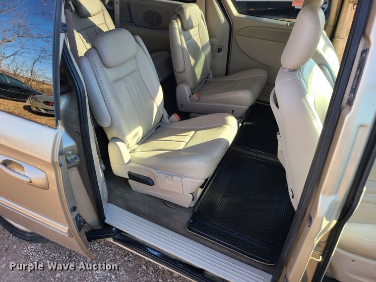 image for item JG9506 2006 Chrysler Town & Country Touring  van