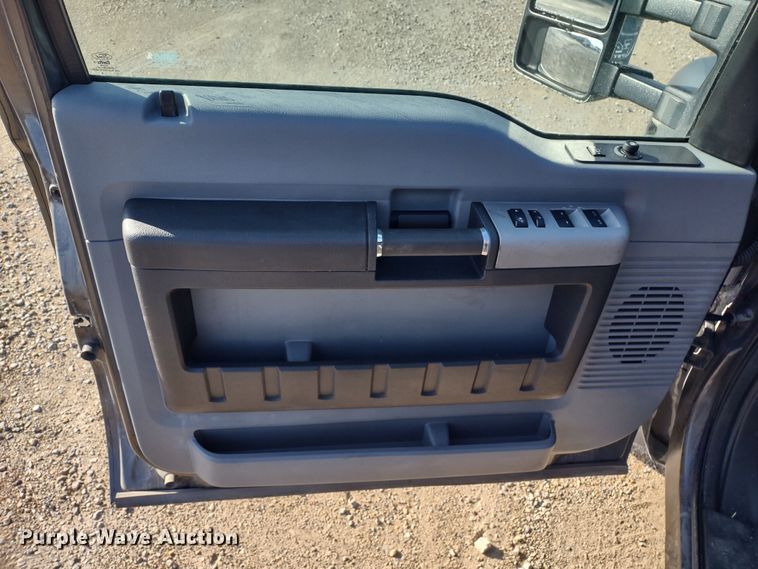 image for item JK9199 2015 Ford F450 Super Duty XLT  Crew Cab truck cab and chassis