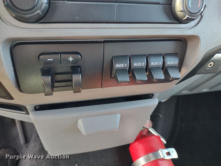 image for item JK9199 2015 Ford F450 Super Duty XLT  Crew Cab truck cab and chassis