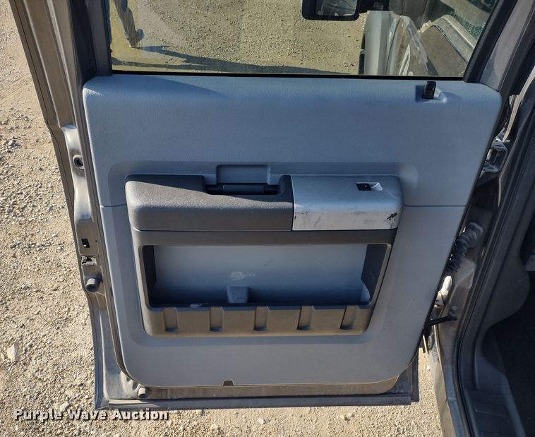 image for item JK9199 2015 Ford F450 Super Duty XLT  Crew Cab truck cab and chassis