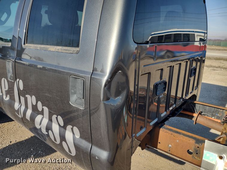 image for item JK9199 2015 Ford F450 Super Duty XLT  Crew Cab truck cab and chassis