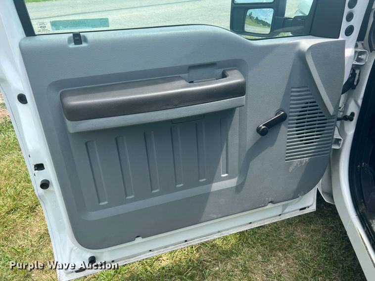 image for item JM9257 2013 Ford F350 Super Duty XL  pickup truck