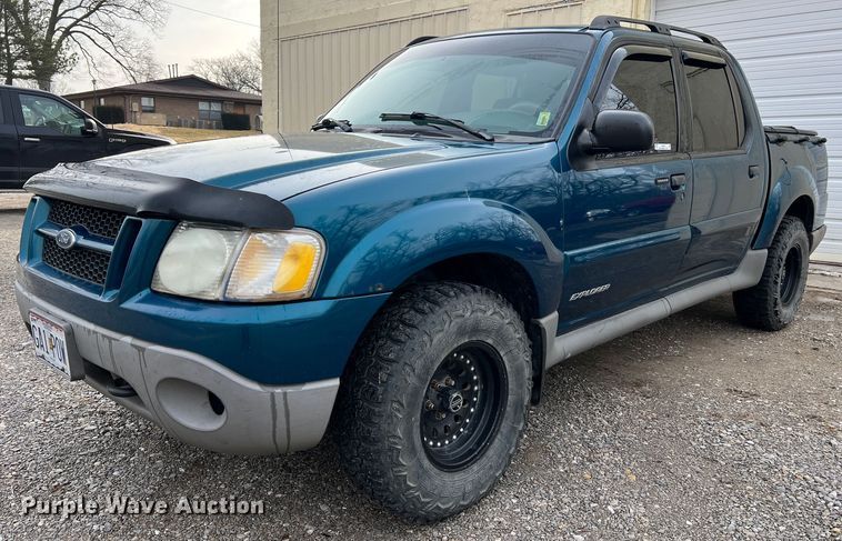 image for item JU9657 2001 Ford Explorer Sport Trac  Crew Cab pickup truck