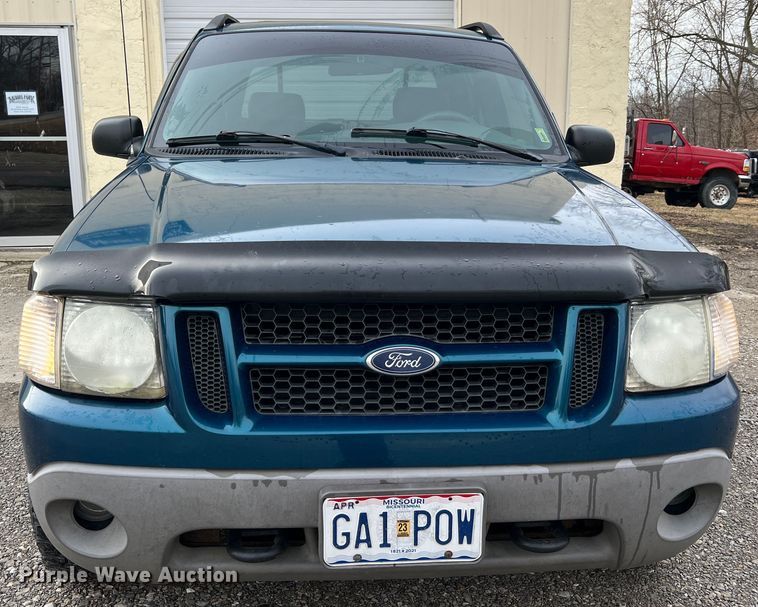 image for item JU9657 2001 Ford Explorer Sport Trac  Crew Cab pickup truck