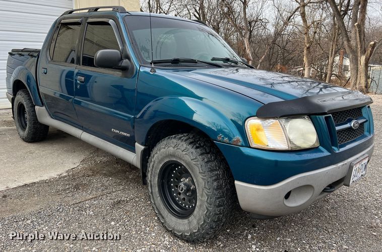 image for item JU9657 2001 Ford Explorer Sport Trac  Crew Cab pickup truck