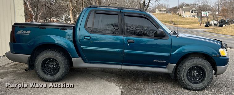 image for item JU9657 2001 Ford Explorer Sport Trac  Crew Cab pickup truck
