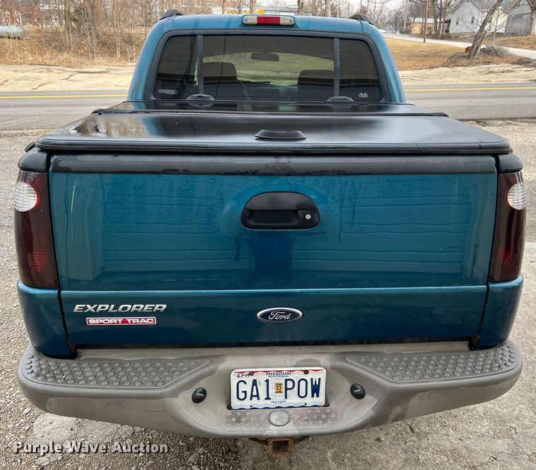 image for item JU9657 2001 Ford Explorer Sport Trac  Crew Cab pickup truck