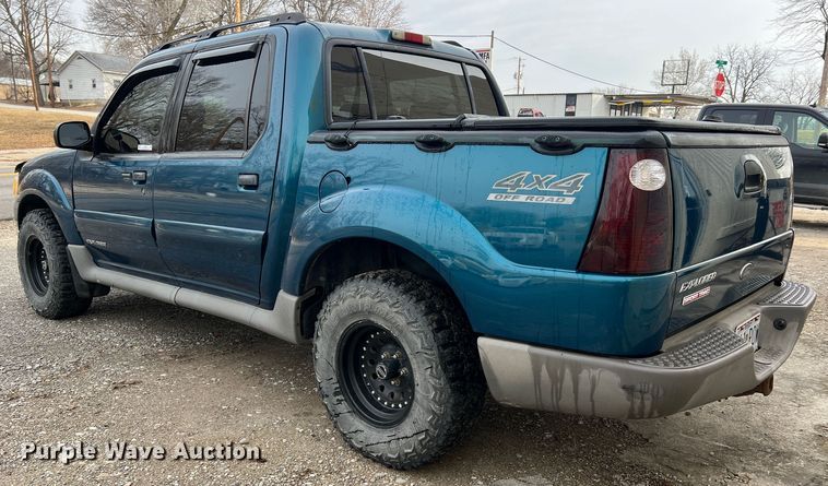 image for item JU9657 2001 Ford Explorer Sport Trac  Crew Cab pickup truck
