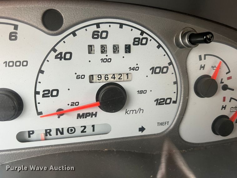 image for item JU9657 2001 Ford Explorer Sport Trac  Crew Cab pickup truck