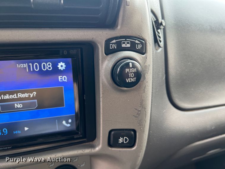 image for item JU9657 2001 Ford Explorer Sport Trac  Crew Cab pickup truck