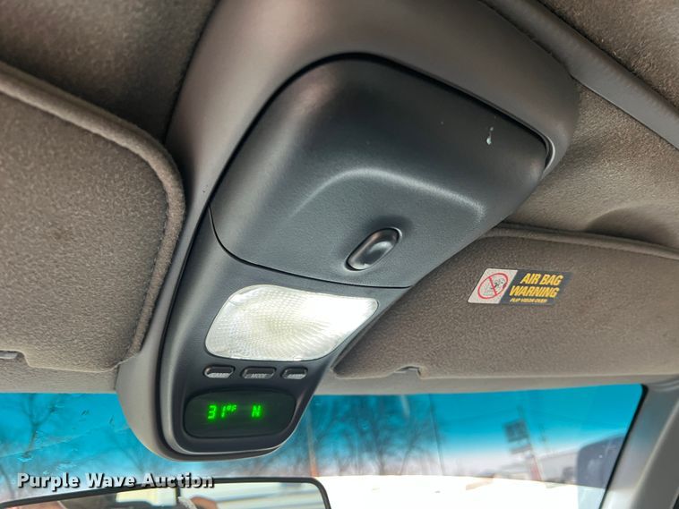 image for item JU9657 2001 Ford Explorer Sport Trac  Crew Cab pickup truck