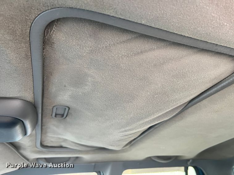 image for item JU9657 2001 Ford Explorer Sport Trac  Crew Cab pickup truck