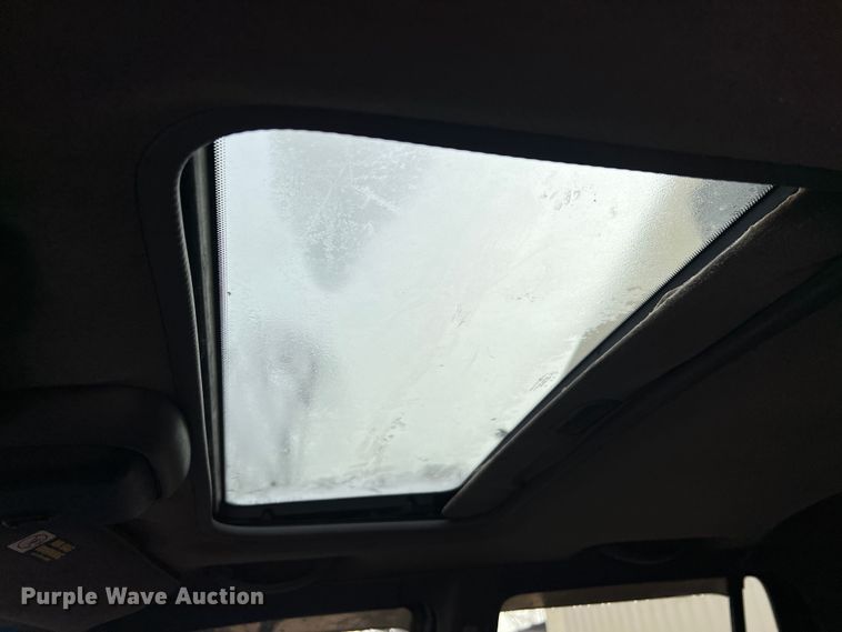 image for item JU9657 2001 Ford Explorer Sport Trac  Crew Cab pickup truck