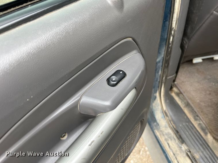 image for item JU9657 2001 Ford Explorer Sport Trac  Crew Cab pickup truck