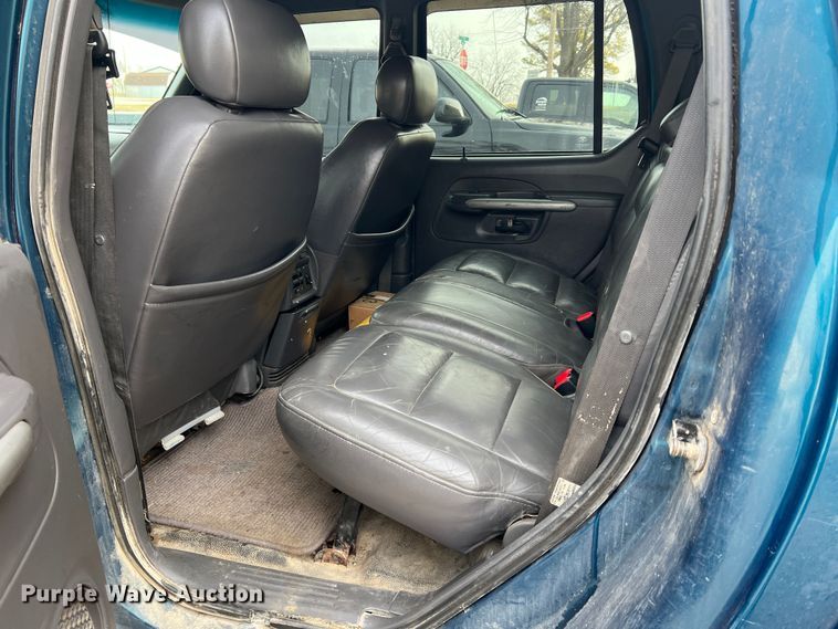 image for item JU9657 2001 Ford Explorer Sport Trac  Crew Cab pickup truck