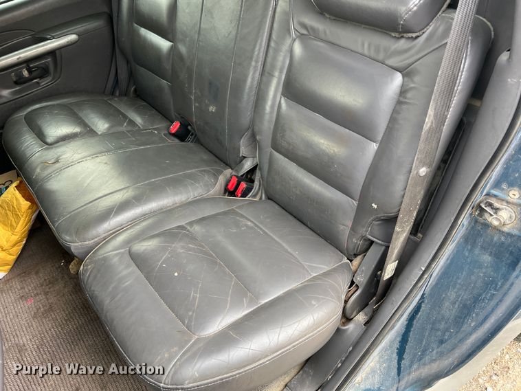 image for item JU9657 2001 Ford Explorer Sport Trac  Crew Cab pickup truck